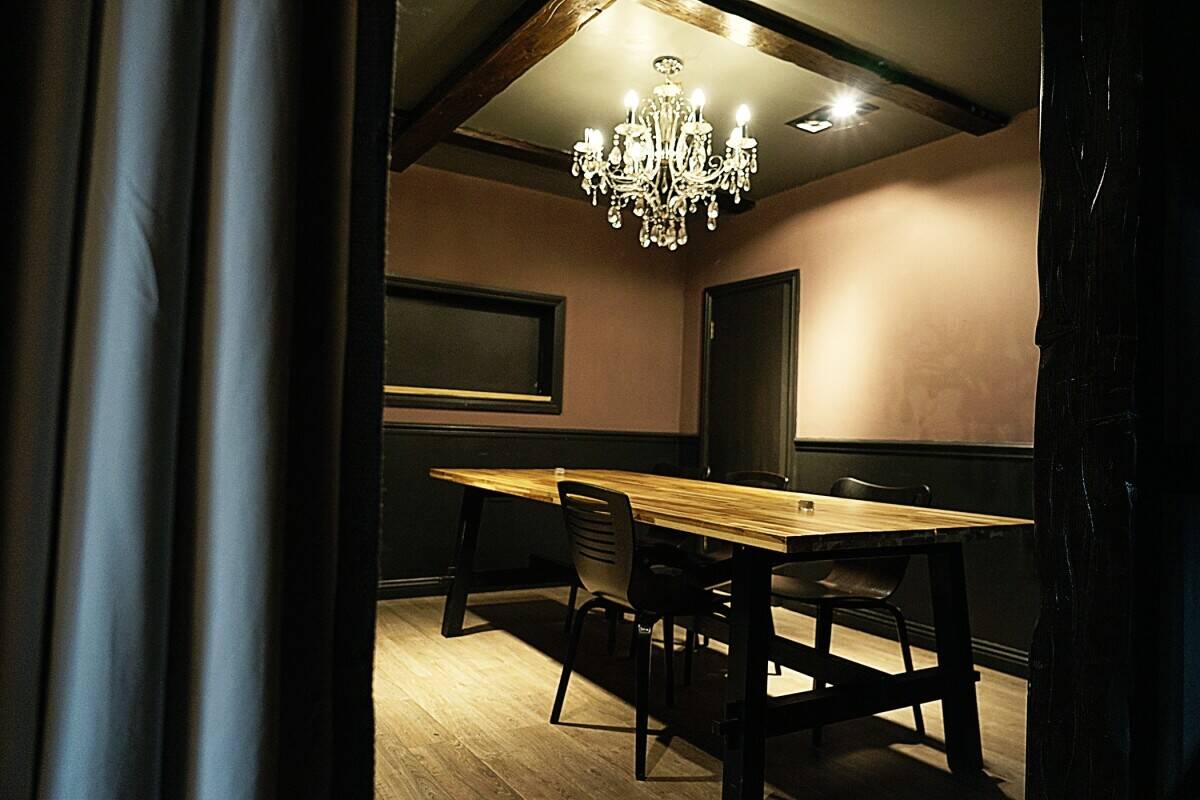 WORCESTERSHIRE, MALVERN HILLS - EXCELLENT OPPORTUNITY TO OPERATE PUBLIC HOUSE AND RESTAURANT AT WELL