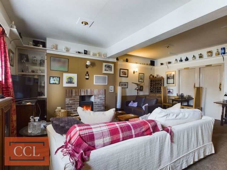 Refurbished Self Catering Accommodation with Great Potential Photo 6