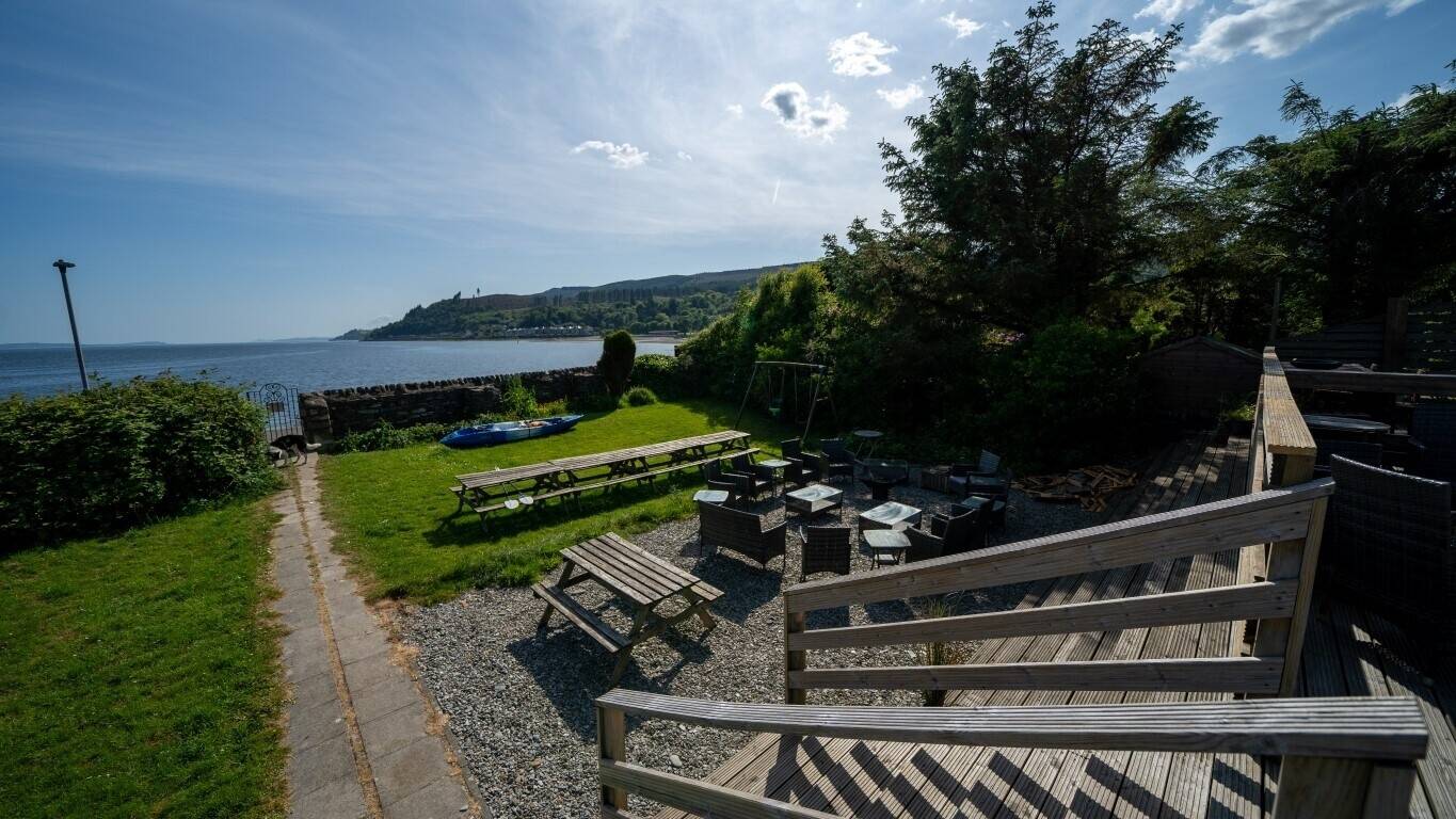 Exclusive Use,  14-Bedroom Guest House in a Popular Seaside Location Photo 6