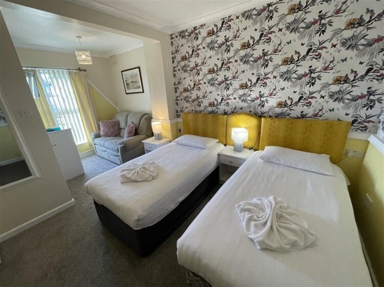 Impressive and Highly Rated Victorian Guest House For Sale in Torquay Photo 6