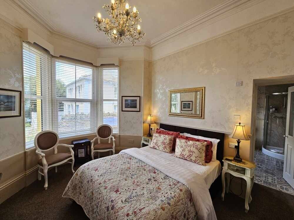 A Luxurious 7 Bedroom Guest House for sale Photo 6