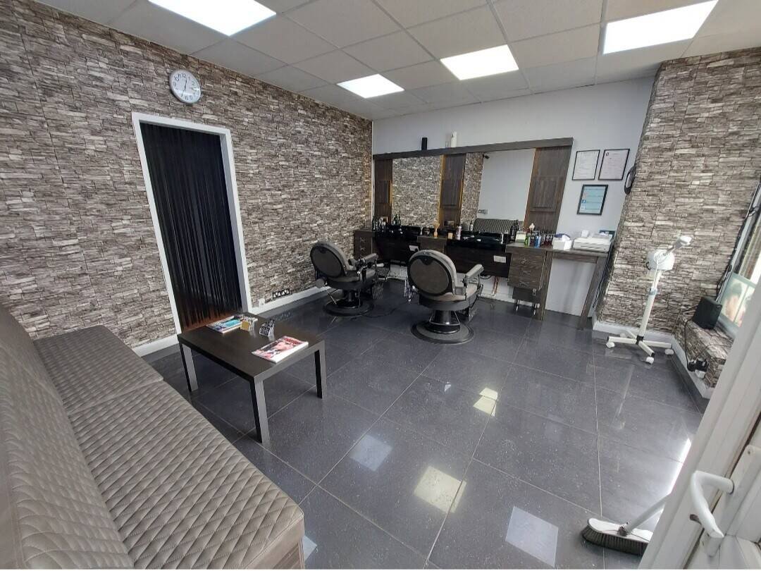 Well developed Barber shop for sale in Chase Side Enfield Photo 6