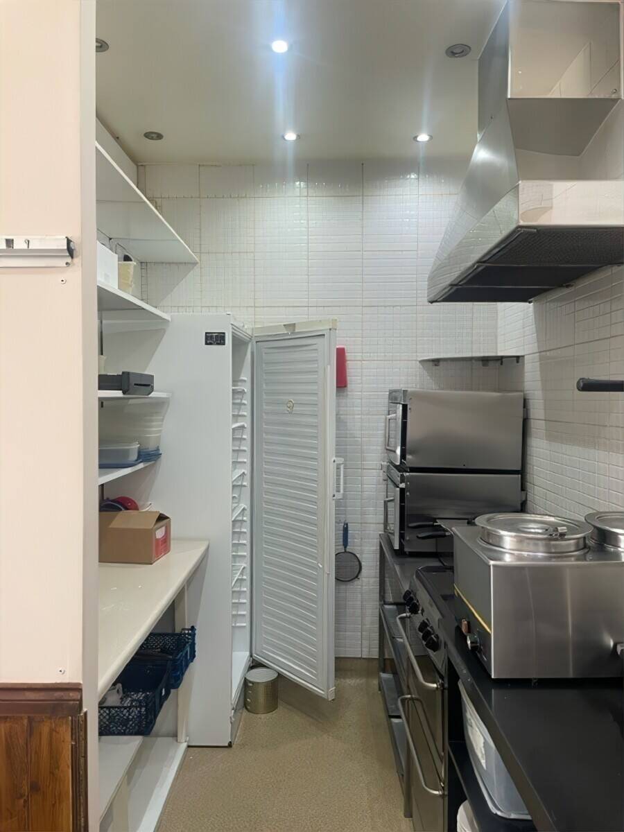 Modern/Fully Equipped Cafe in Prime Burton on Trent, with HUGE Potential. Offers around &pound;25K Looking for Quick Sale Photo 7