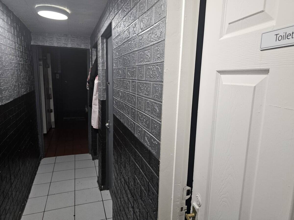 MODERN PIZZA / KEBAB TAKEAWAY Photo 6