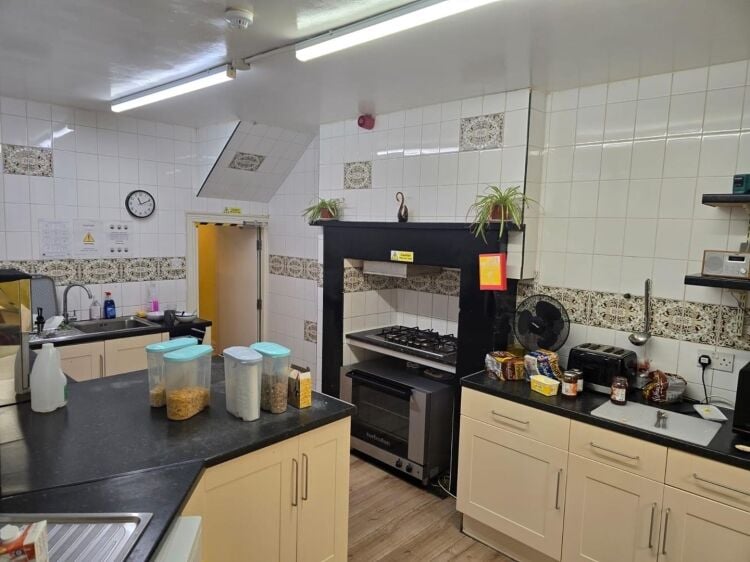 Freehold 16 Bedroom Commercial Property Located In Newquay, Cornwall Photo 6
