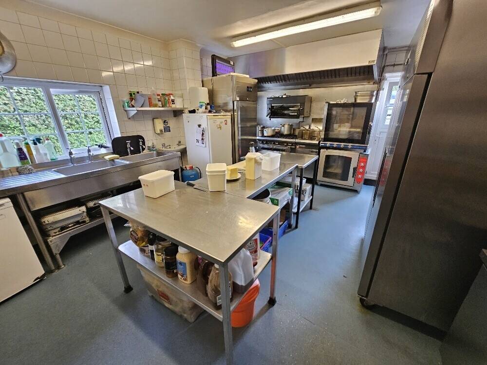 Character Detached Somerset Village Pub & Restaurant With 3 Bedroom Accommodation