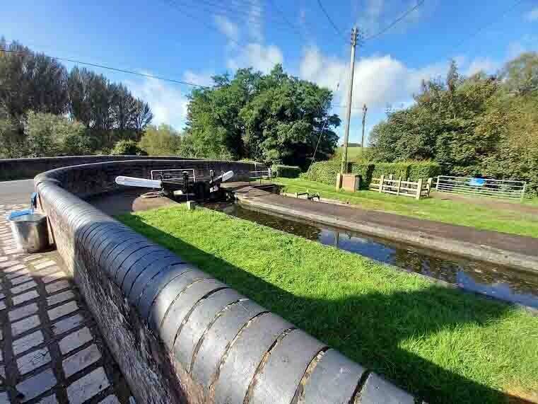 WORCESTERSHIRE/STAFFORDSHIRE BORDER - ICONIC CANALSIDE PUB & RESTAURANT Photo 6