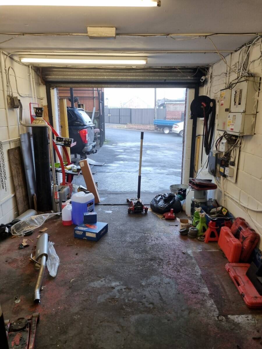 Busy Garage mot Centre for Sale in Wombell Barnsley South Yorkshire