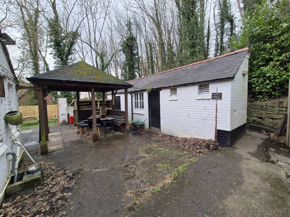 WREXHAM COUNTY BOROUGH - CHARACTER PUBLIC HOUSE Photo 6