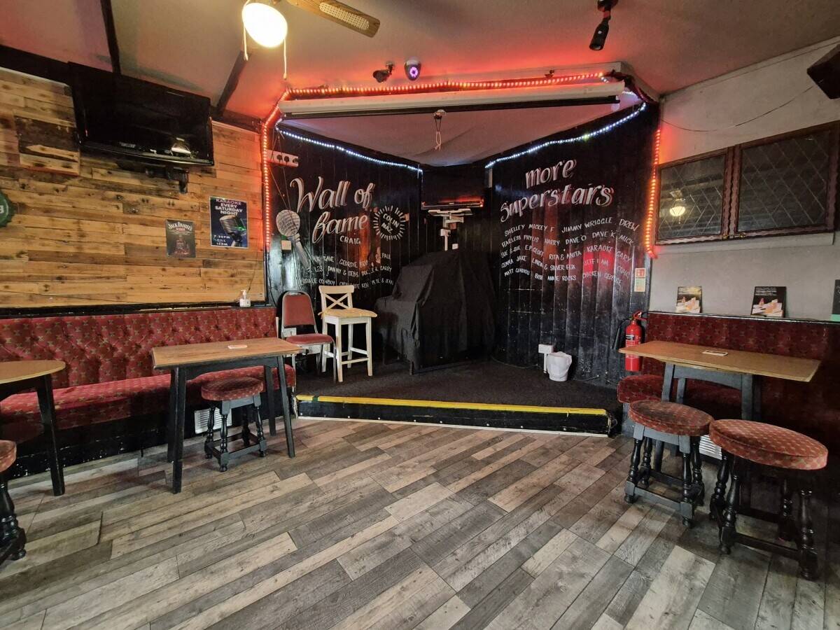 GREATER MANCHESTER - WET-LED COMMUNITY PUB WITH NINE LETTING ROOMS