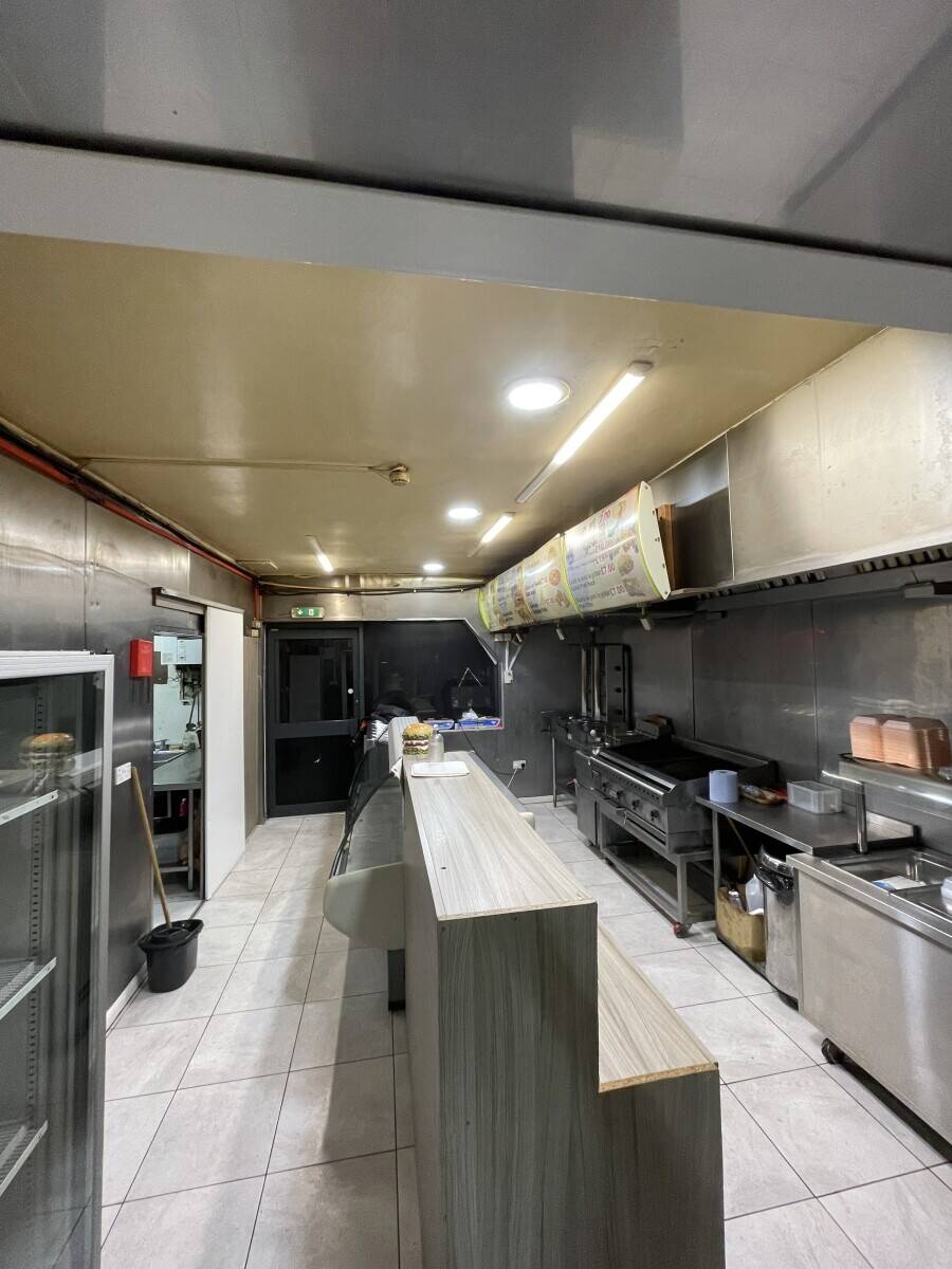 Take away restaurant in Coventry for sell with parking space and all-inclusive Photo 6