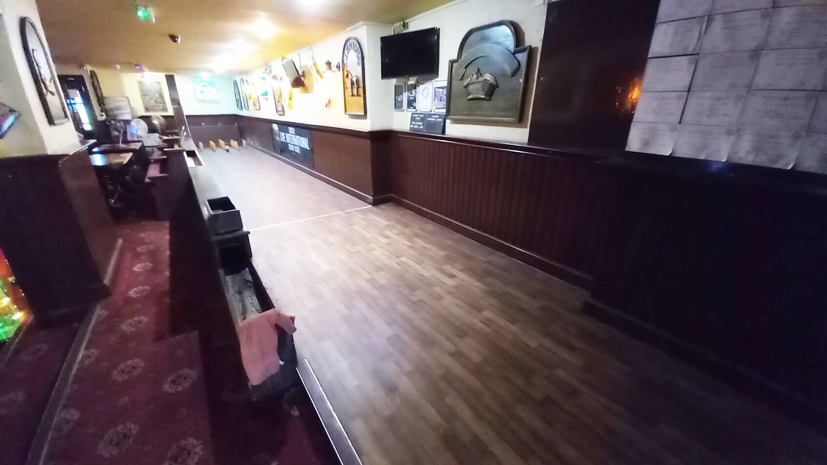 GLOUCESTER CITY- HIGH TRADING FREEHOUSE Photo 6