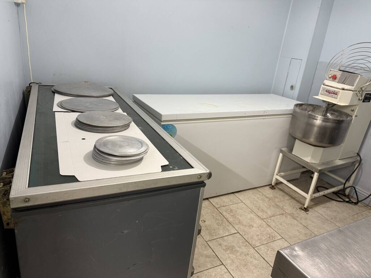 Reduced to &pound;33K Pizza Takeaway Birmingham Northfield with 2-bed flat - Day One Income