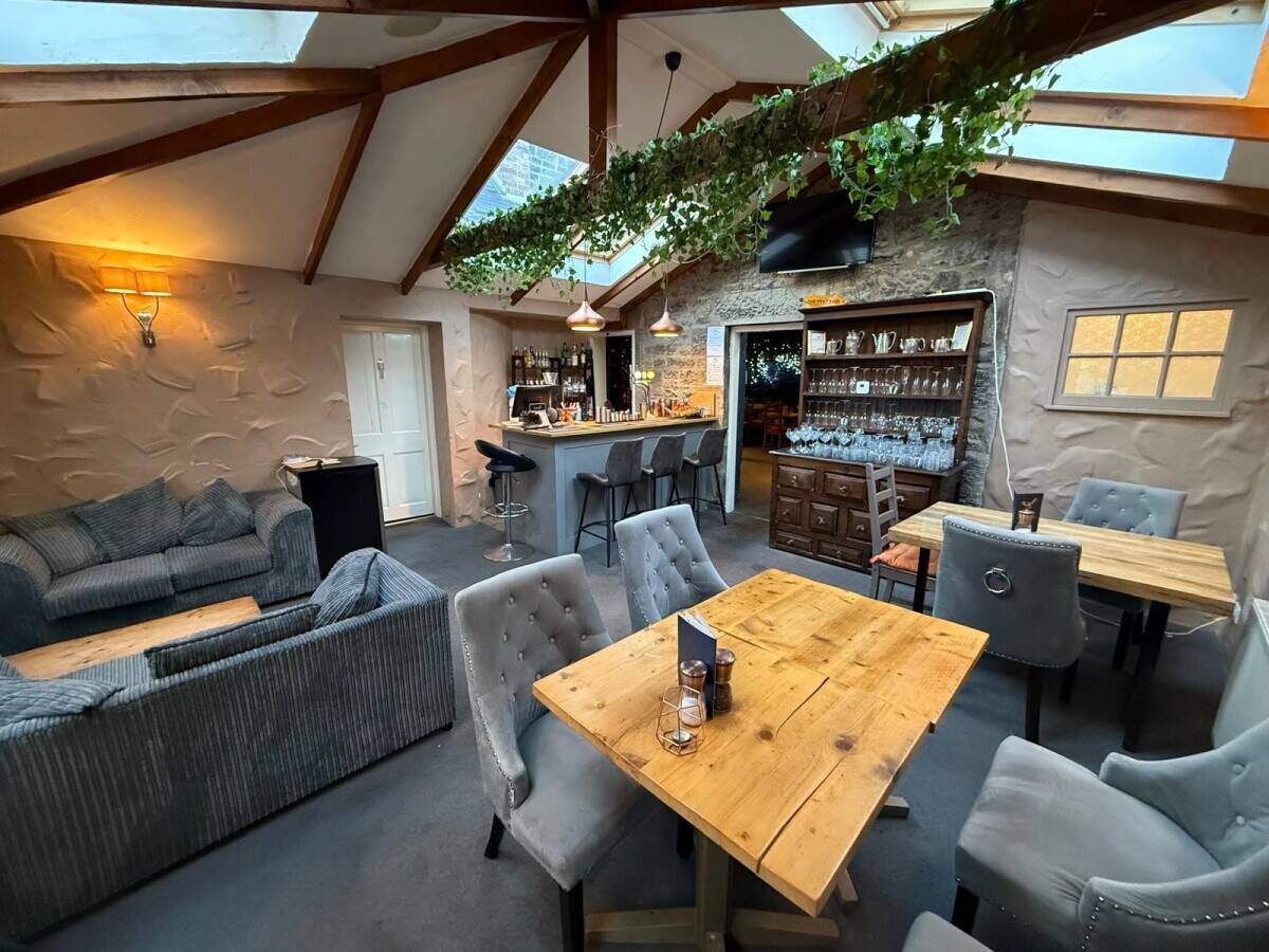 A Neatly Presented Restaurant Opportunity close to Edinburgh in affluent Borders town (ref 1720)