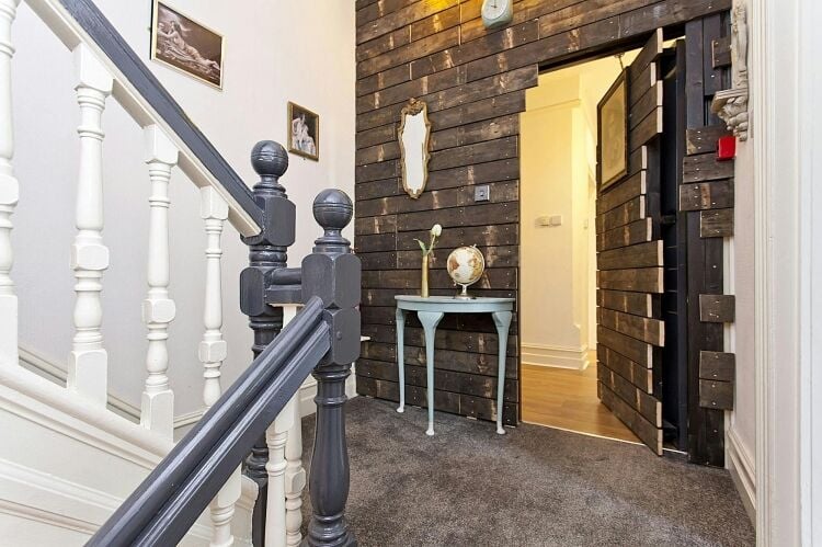 Retro Chic Exclusive Hire Business with Superior Owners Accommodation