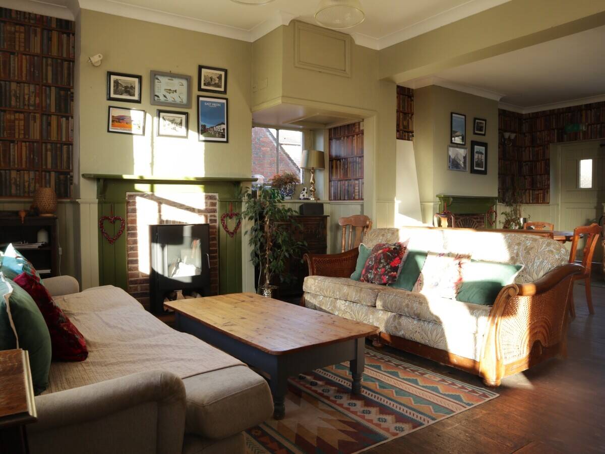 HAMPSHIRE – PICTURESQUE VILLAGE FREEHOUSE IN MEON VALLEY Photo 6