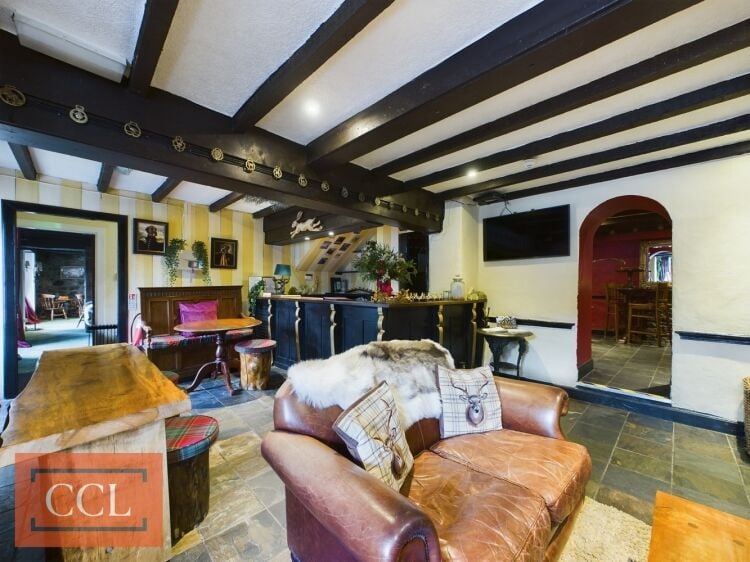 Charming Country Retreat Nestled in Glen Devon Photo 6