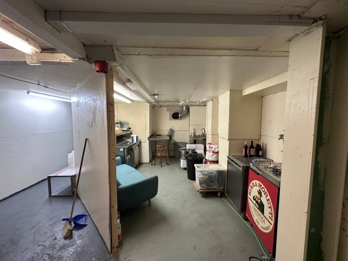 Italian restaurant and pizzeria for sale in Hammersmith, London.