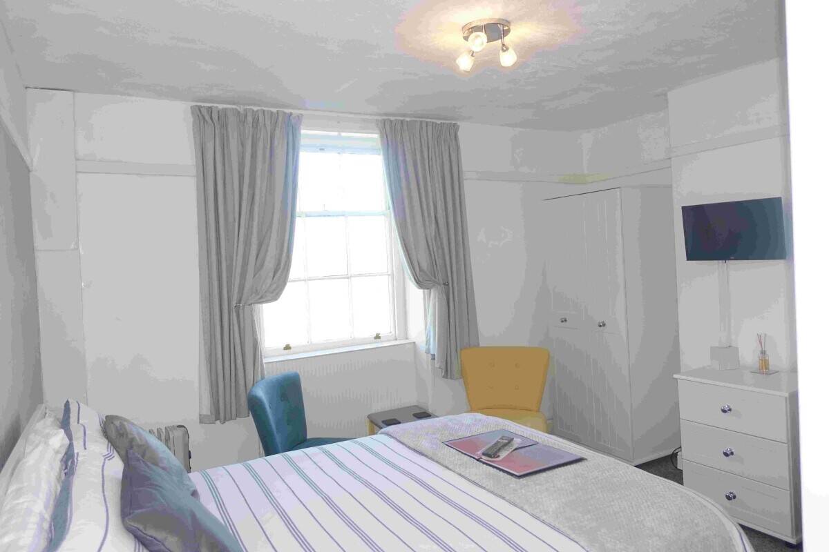 Sea or Harbour Views from all rooms in Weymouth For Sale Photo 6