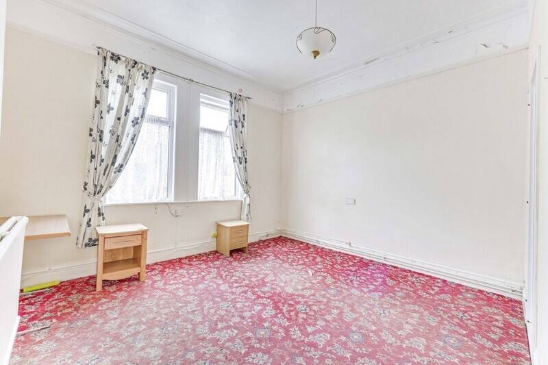 HOTEL / GUEST HOUSE & DEVELOPMENT OPPORTUNITY Photo 6