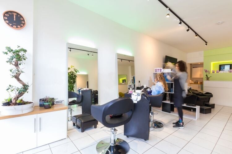 Well Established Beauty & Hair Salon in Busy High Street North West London Photo 6