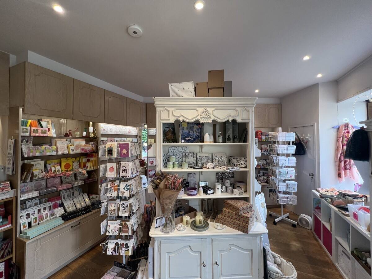Well Presented Retail Unit Available with Vacant Possession, Kilmacolm (ref 1728) Photo 6