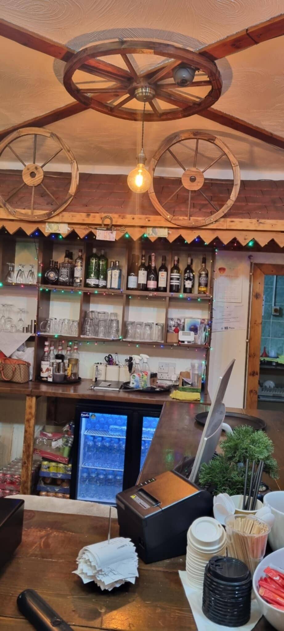 Vibrant Mediterranean restaurant in the affluent street Photo 7