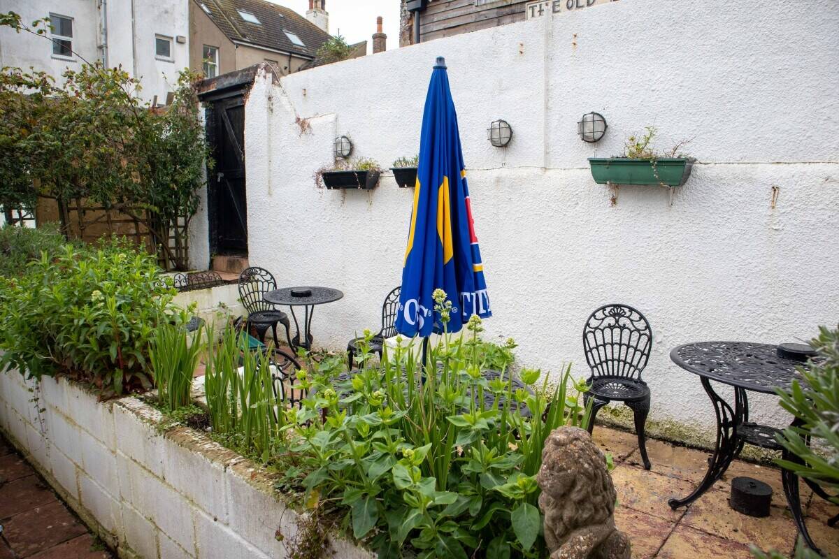 EAST SUSSEX - LIFESTYLE WET-LED PUBLIC HOUSE FOR SALE