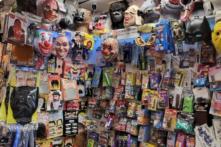 Established Joke Shop - Torquay Photo 6