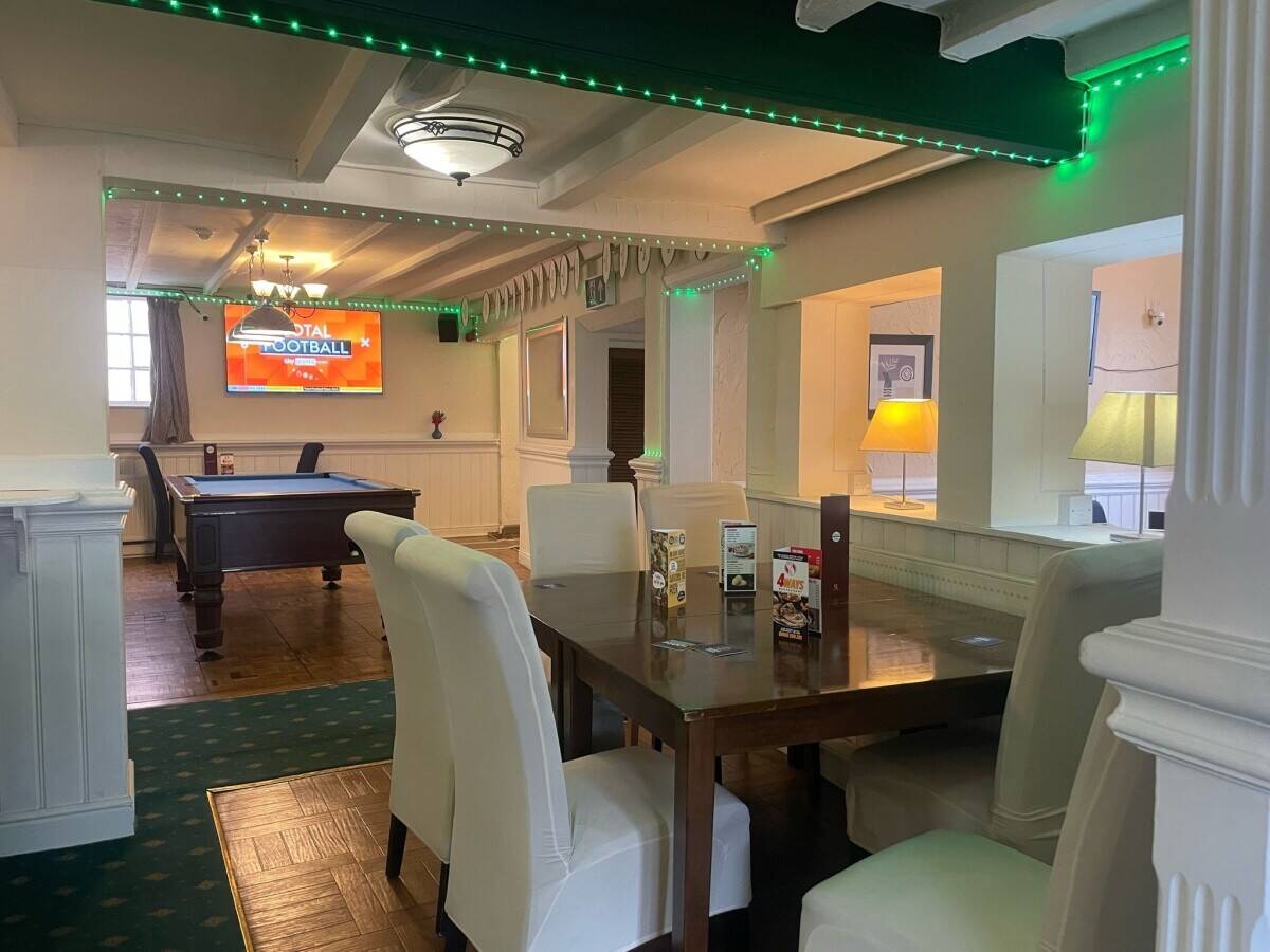 NOTTINGHAMSHIRE - 9 BEDROOM HOTEL, BAR AND RESTAURANT WITH CAR PARK Photo 6