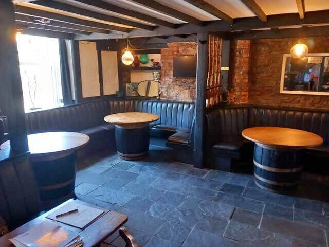 PEMBROKESHIRE - SUBSTANTIAL PUBLIC HOUSE IN BUSY TOWN CENTRE LOCATION OVERLOOKING MARINA
