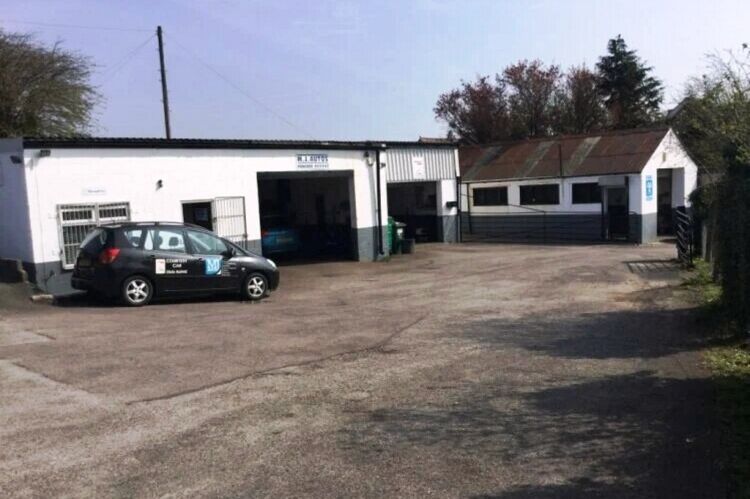 Established MOT Garage - Pencoed Photo 6