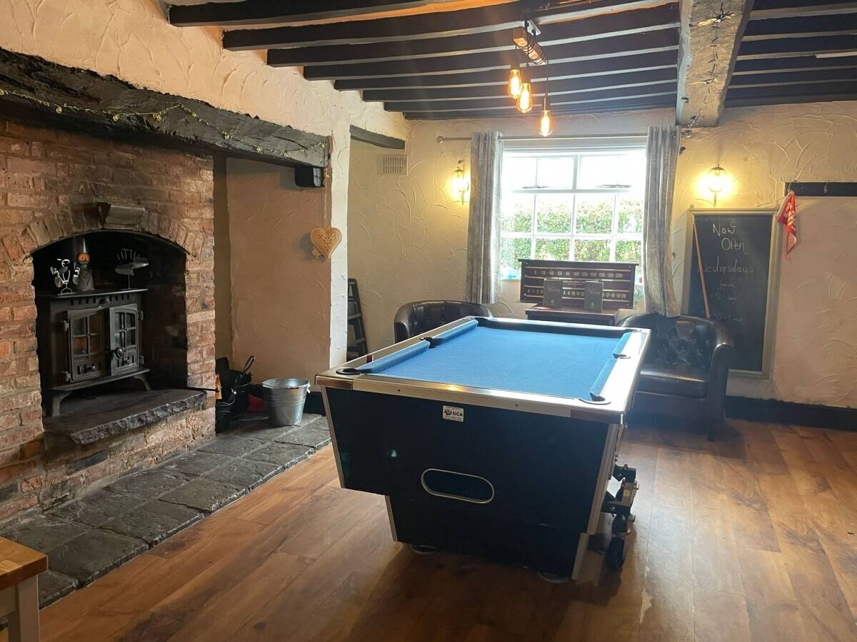 NOTTINGHAMSHIRE - THREE BEDROOM CHARACTER PUB & RESTAURANT