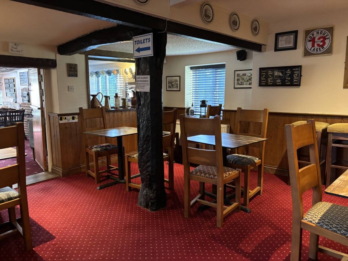 WILTSHIRE - MAIN ROAD FREEHOUSE WITH LETTING ROOMS Photo 6