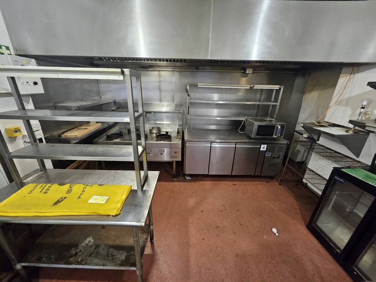 Cafe/Restaurant ready premises in Chester city centre Photo 6