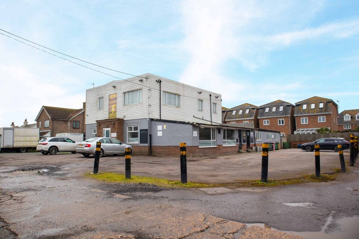 KENT - CLUB & PREMISES ON 0.31 ACRE PLOT Photo 6