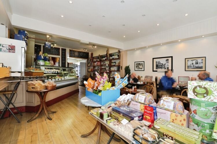 Licenced Italian Café & Deli - London Photo 6