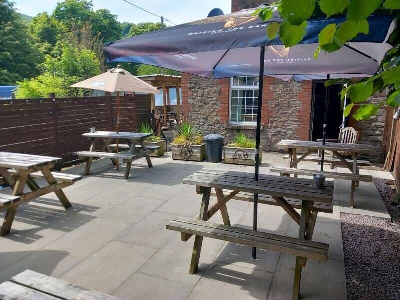 GWENT VALLEYS - PROMINENT TOWN CENTRE PUBLIC HOUSE OVERLOOKING PARK Photo 6