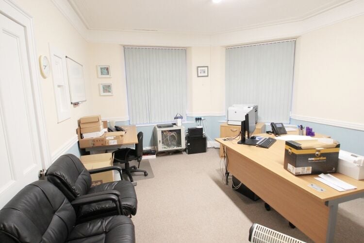 Opportunity to Acquire a Spacious Traditional Building Photo 6