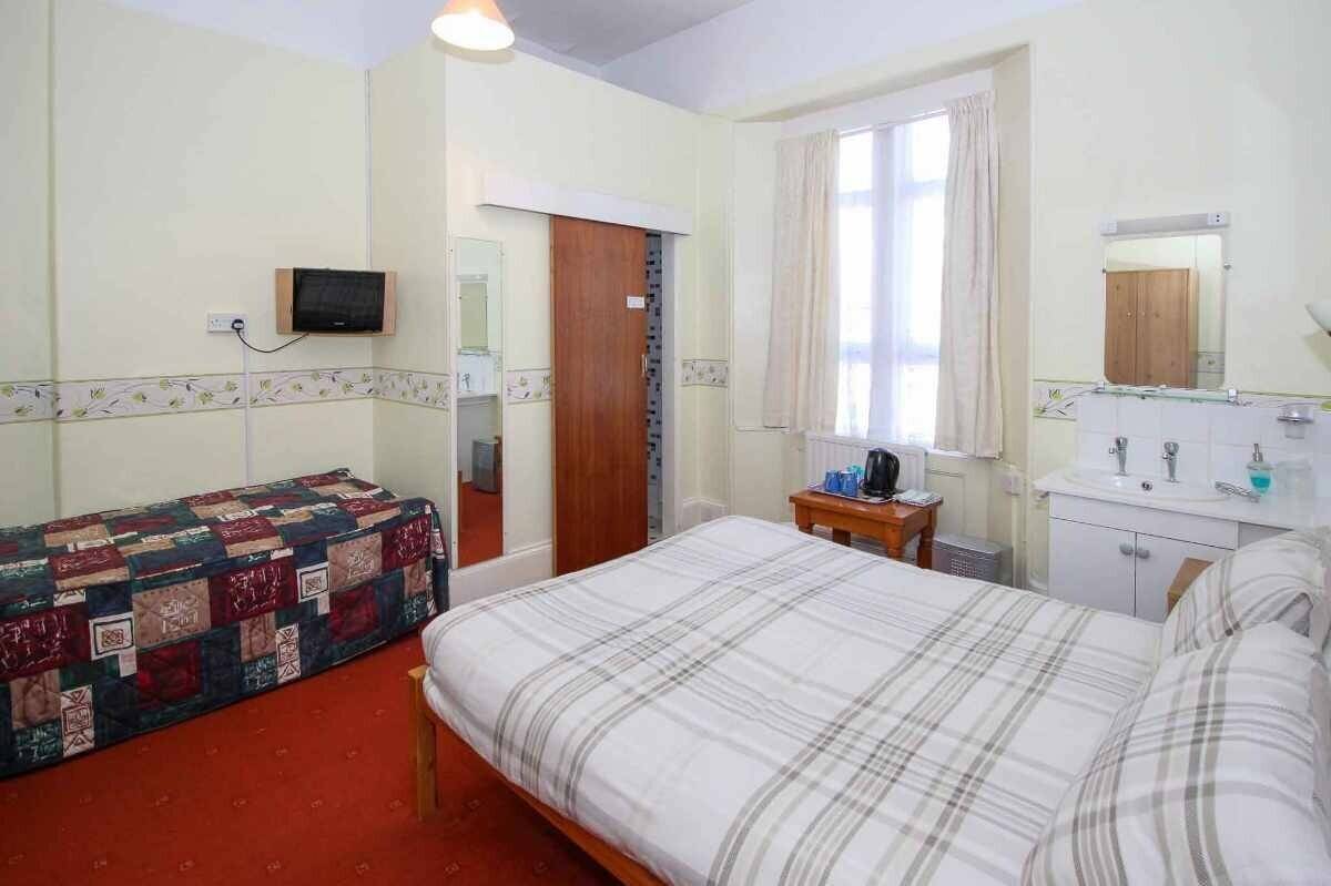 A wonderfully located 6 en-suite bedroom Guest House