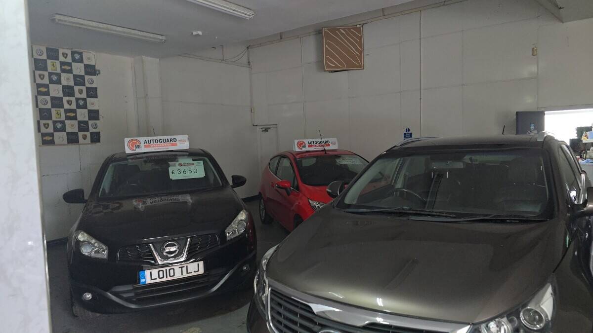 Used car dealership with mechanic and alloy wheel refurbish workshops for sale in Sheffield, South Yorkshire. Photo 6
