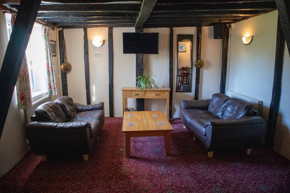 ESSEX - WELL-PRESENTED FREEHOUSE WITH POTENTIAL FOR FOOD