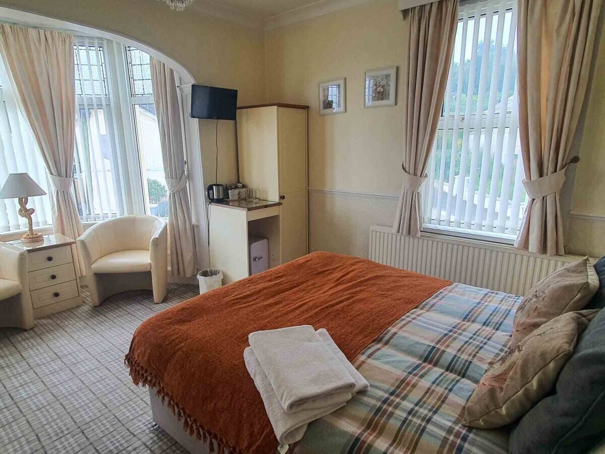 A Spacious Former Guest House in a Prime Location Photo 6
