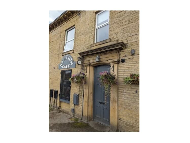 Brew-tiful Opportunity in Brighouse! Photo 6