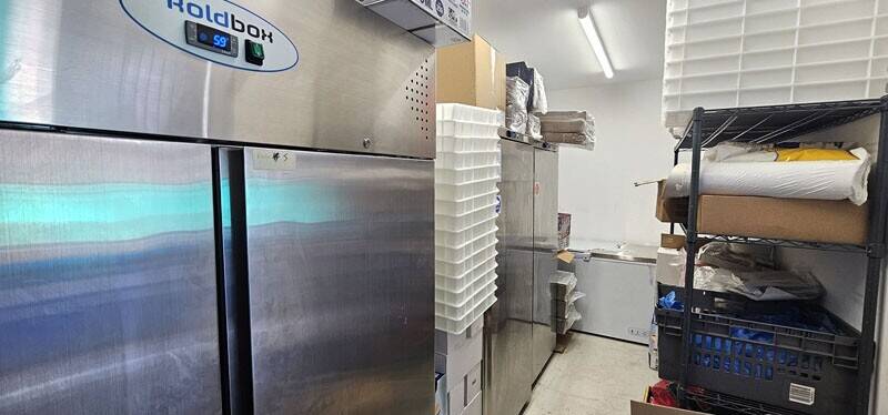 Outstanding Pizzeria/Takeaway/Restaurant Opportunity within affluent suburb of Bothwell