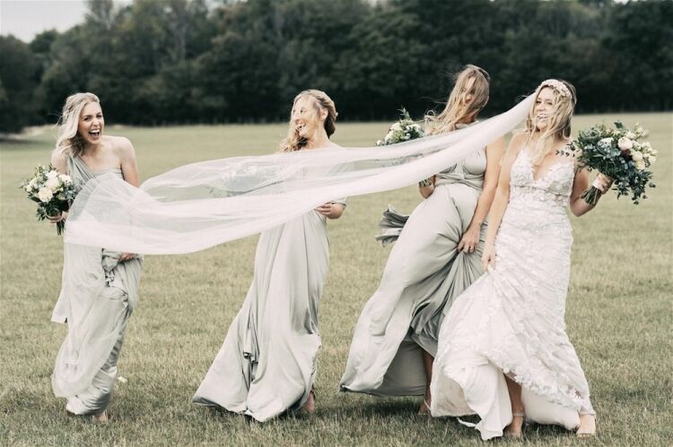 E-COMMERCE AWARD-WINNING GLOBAL BRIDAL BRAND