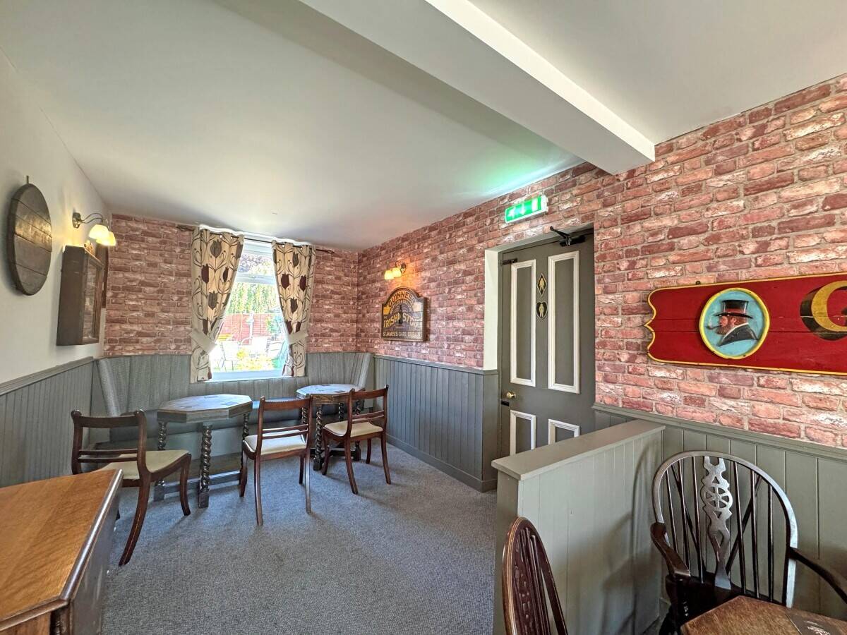 18TH CENTURY VILLAGE PUB IN EAST YORKSHIRE