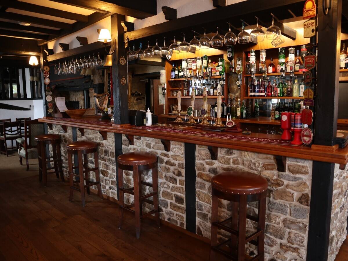 DEVON/SOMERSET BORDER - DESTINATION FREE HOUSE ON MAJOR TRUNK ROAD Photo 6