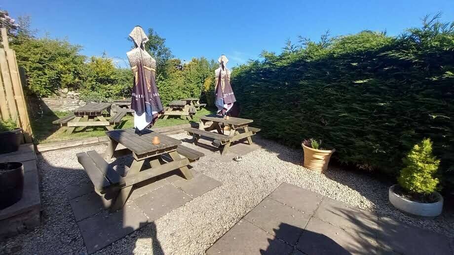 MONMOUTHSHIRE/BRECON BEACONS - VILLAGE FREEHOUSE