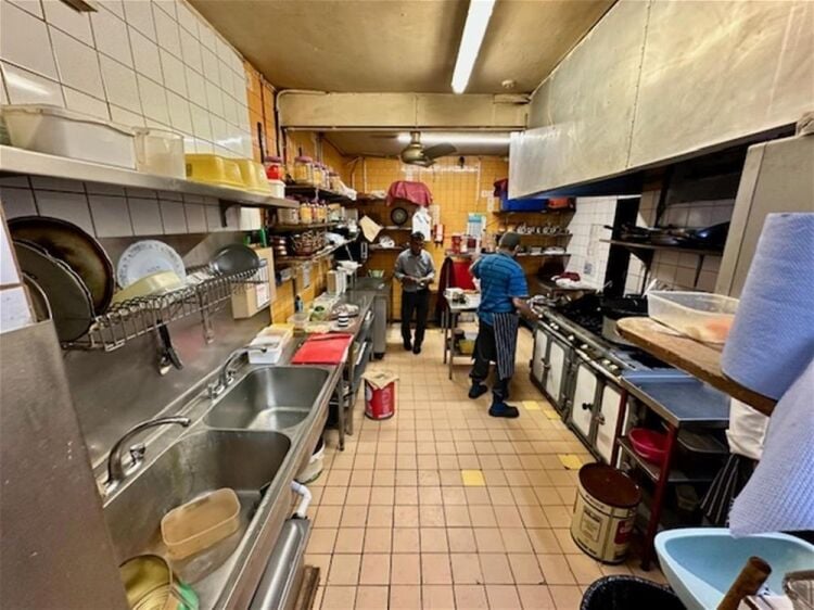 LEASEHOLD LIC. INDIAN RESTAURANTROOMS ABOVE - POSSIBLE ACCOMMODATION